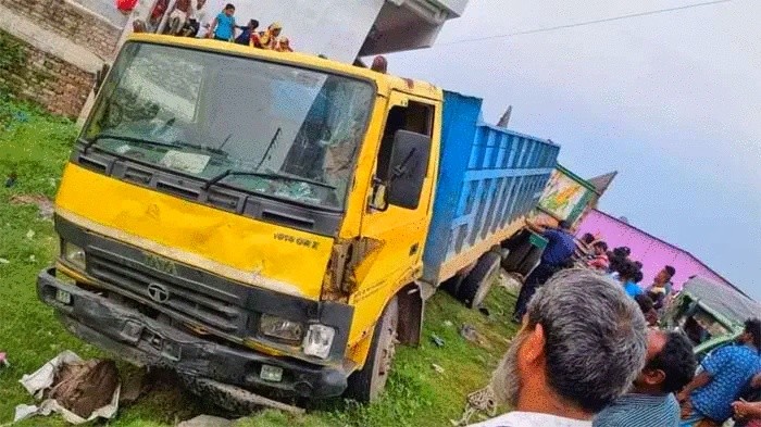 বেনাপোলে ট্রাকের ধাক্কায় হেলপার রওশন নিহত